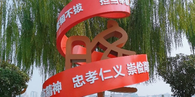 精神堡壘廠家：導(dǎo)向標(biāo)牌的材質(zhì)介紹？